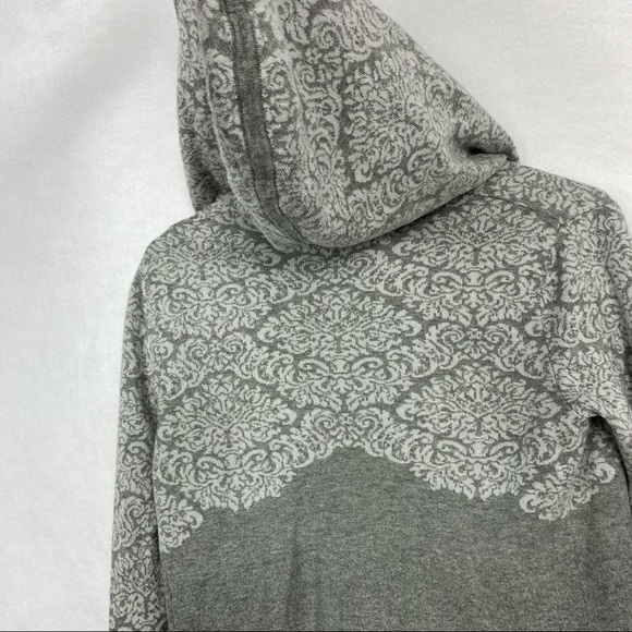 Athleta Gray and White Patterned Hooded Sweater - Picture 8 of 9